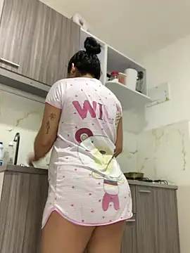 Snapshot of Amandanauty chatting on 12-29-24, 06:05 Amandanauty online show from 12-29-24, 06:05