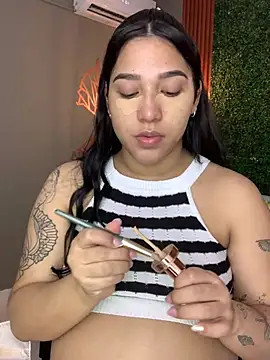 Snapshot of Amandanauty chatting on 02-01-25, 07:23 Amandanauty online show from 02-01-25, 07:23