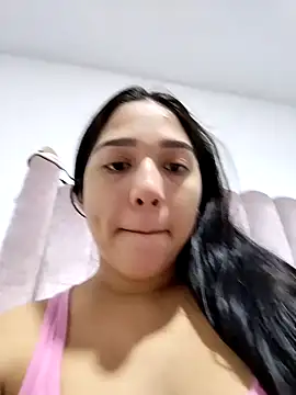 Snapshot of Amandanauty chatting on 02-14-25, 06:19 Amandanauty online show from 02-14-25, 06:19