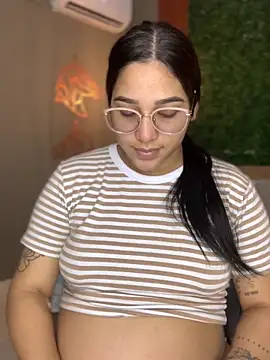 Snapshot of Amandanauty chatting on 02-17-25, 03:31 Amandanauty online show from 02-17-25, 03:31