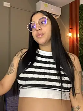 Snapshot of Amandanauty chatting on 02-23-25, 11:36 Amandanauty online show from 02-23-25, 11:36