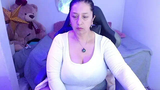 Snapshot of camilalatti chatting on 04-15-26, 12:28 camilalatti online show from 04-15-26, 12:28