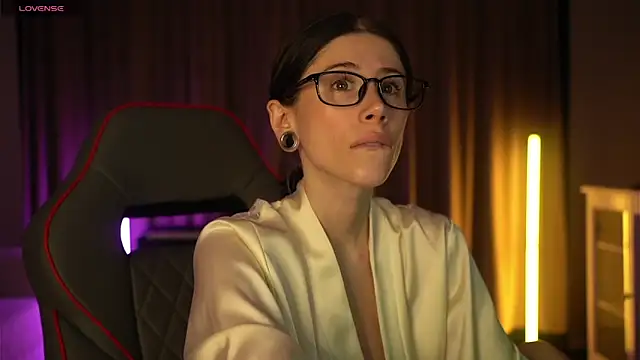 Snapshot of Your_Nicolett chatting on 12-17-25, 12:27 Your Nicolett online show from 12-17-25, 12:27