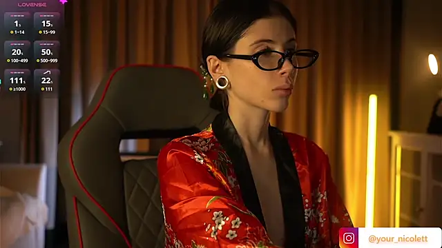 Snapshot of Your_Nicolett chatting on 12-19-25, 06:37 Your Nicolett online show from 12-19-25, 06:37