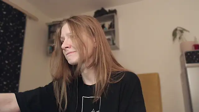 Snapshot of mollytuck chatting on 01-04-25, 02:04 mollytuck online show from 01-04-25, 02:04