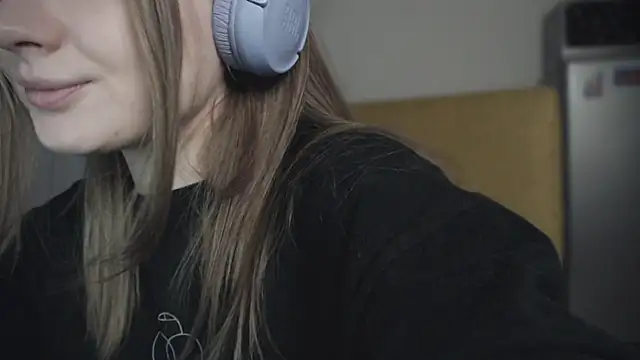 Snapshot of mollytuck chatting on 01-18-25, 12:04 mollytuck online show from 01-18-25, 12:04