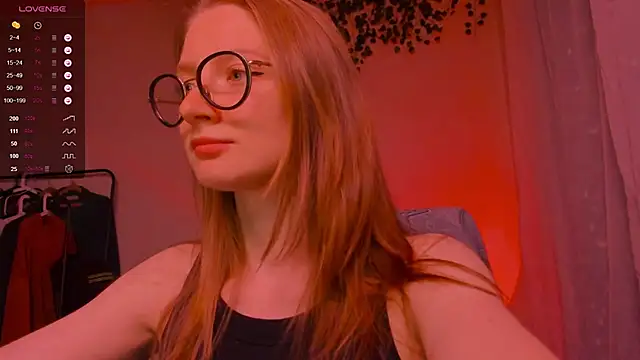 Snapshot of mollytuck chatting on 10-17-25, 03:14 mollytuck online show from 10-17-25, 03:14