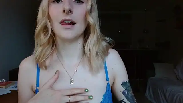 Snapshot of illusorycat chatting on 11-18-25, 01:04 illusorycat online show from 11-18-25, 01:04