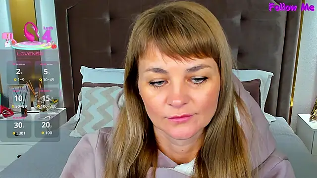 Snapshot of annasimonsj chatting on 10-15-25, 01:06 annasimonsj online show from 10-15-25, 01:06