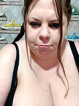 Snapshot of Ginabig chatting on 02-18-25, 12:28 Ginabig online show from 02-18-25, 12:28