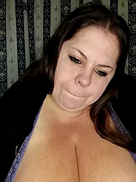 Snapshot of Ginabig chatting on 09-30-25, 05:45 Ginabig online show from 09-30-25, 05:45