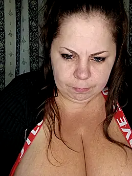 Snapshot of Ginabig chatting on 10-12-25, 11:53 Ginabig online show from 10-12-25, 11:53