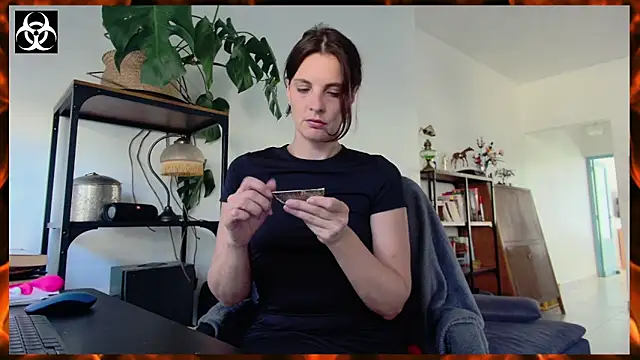 Snapshot of LanaCorona chatting on 09-18-25, 01:57 LanaCorona online show from 09-18-25, 01:57