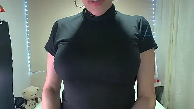 Snapshot of candycarson1 chatting on 12-03-24, 02:25 candycarson1 online show from 12-03-24, 02:25