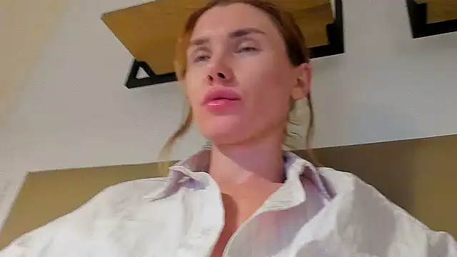 Cameron diazz online show from 10-17-25, 08:55