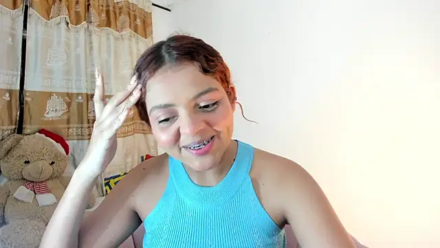 Snapshot of ValienteGirl_ chatting on 12-31-24, 05:44 ValienteGirl online show from 12-31-24, 05:44