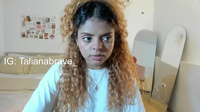 Snapshot of ValienteGirl_ chatting on 10-31-25, 02:56 ValienteGirl online show from 10-31-25, 02:56