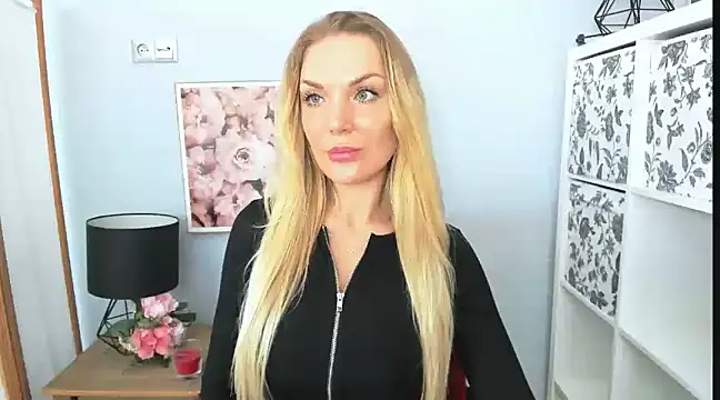 Snapshot of AulloraHoney chatting on 02-26-25, 11:52 AulloraHoney online show from 02-26-25, 11:52