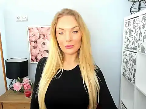 Snapshot of AulloraHoney chatting on 03-10-25, 06:16 AulloraHoney online show from 03-10-25, 06:16