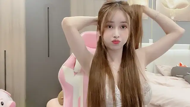 Snapshot of ANNA102 chatting on 02-25-25, 08:58 ANNA102 online show from 02-25-25, 08:58