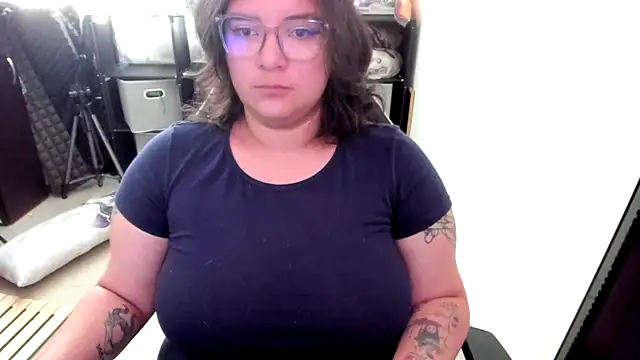 aika-dreams online show from 12-04-25, 01:20