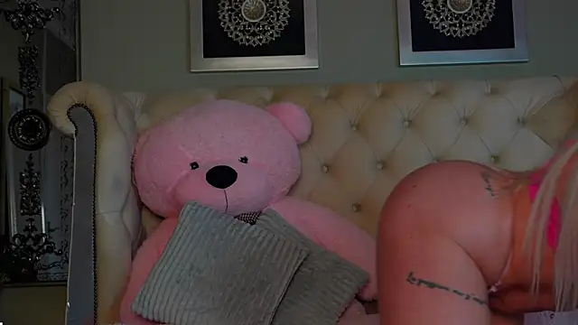 Snapshot of Squirt_Tanya chatting on 02-06-25, 05:46 Squirt Tanya online show from 02-06-25, 05:46