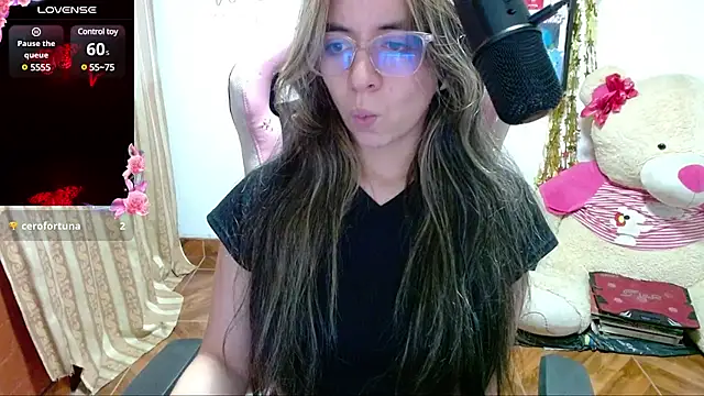 Snapshot of Maggie_Fox3 chatting on 01-19-25, 02:36 Maggie Fox3 online show from 01-19-25, 02:36