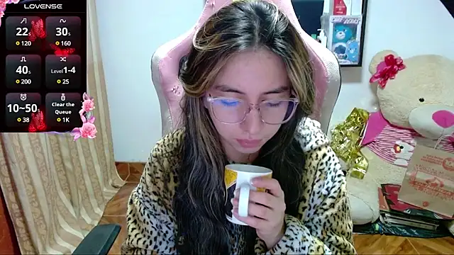 Snapshot of Maggie_Fox3 chatting on 01-21-25, 01:50 Maggie Fox3 online show from 01-21-25, 01:50