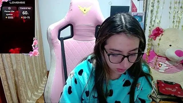 Snapshot of Maggie_Fox3 chatting on 01-29-25, 03:01 Maggie Fox3 online show from 01-29-25, 03:01