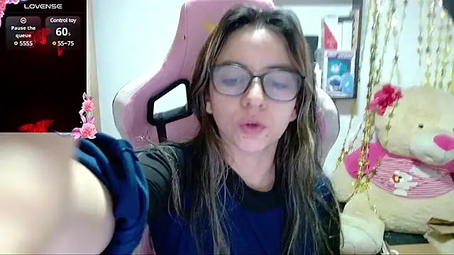 Snapshot of Maggie_Fox3 chatting on 02-01-25, 03:41 Maggie Fox3 online show from 02-01-25, 03:41