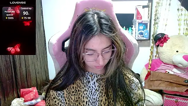 Snapshot of Maggie_Fox3 chatting on 02-15-25, 04:14 Maggie Fox3 online show from 02-15-25, 04:14