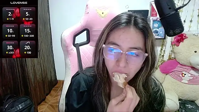 Snapshot of Maggie_Fox3 chatting on 03-10-25, 01:56 Maggie Fox3 online show from 03-10-25, 01:56