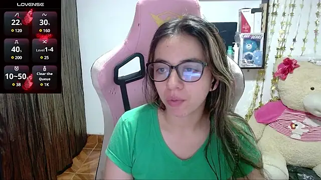 Snapshot of Maggie_Fox3 chatting on 03-19-25, 02:16 Maggie Fox3 online show from 03-19-25, 02:16