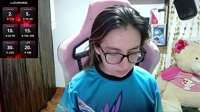 Snapshot of Maggie_Fox3 chatting on 03-20-25, 12:30 Maggie Fox3 online show from 03-20-25, 12:30