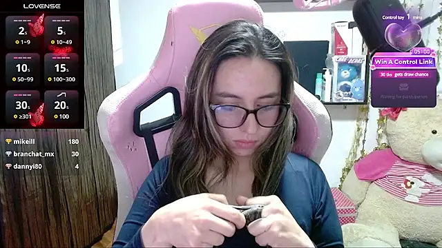 Snapshot of Maggie_Fox3 chatting on 03-23-25, 05:00 Maggie Fox3 online show from 03-23-25, 05:00