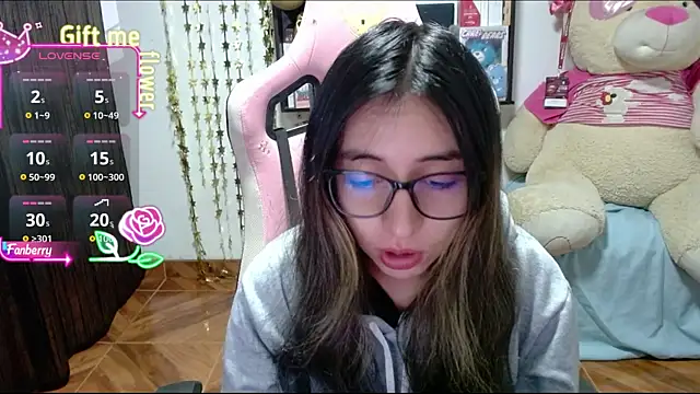 Snapshot of Maggie_Fox3 chatting on 09-09-25, 02:44 Maggie Fox3 online show from 09-09-25, 02:44