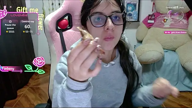 Snapshot of Maggie_Fox3 chatting on 09-14-25, 02:33 Maggie Fox3 online show from 09-14-25, 02:33