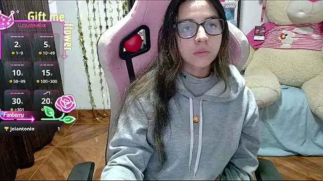 Snapshot of Maggie_Fox3 chatting on 09-18-25, 03:19 Maggie Fox3 online show from 09-18-25, 03:19