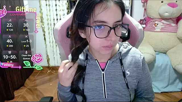 Snapshot of Maggie_Fox3 chatting on 09-20-25, 02:23 Maggie Fox3 online show from 09-20-25, 02:23