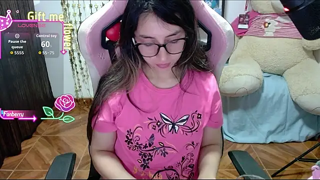 Snapshot of Maggie_Fox3 chatting on 09-22-25, 03:19 Maggie Fox3 online show from 09-22-25, 03:19