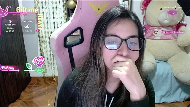 Snapshot of Maggie_Fox3 chatting on 10-03-25, 01:35 Maggie Fox3 online show from 10-03-25, 01:35