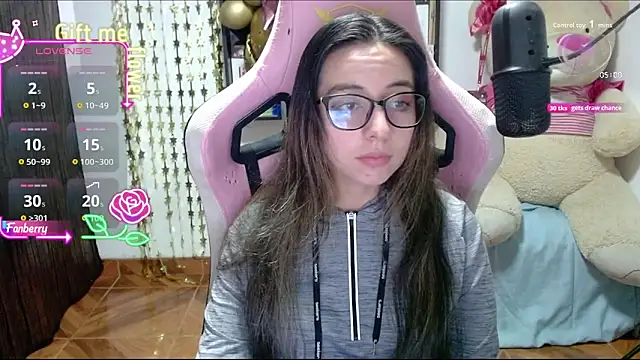 Snapshot of Maggie_Fox3 chatting on 10-10-25, 01:15 Maggie Fox3 online show from 10-10-25, 01:15