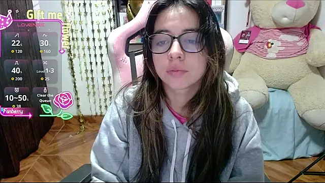 Snapshot of Maggie_Fox3 chatting on 10-16-25, 01:06 Maggie Fox3 online show from 10-16-25, 01:06