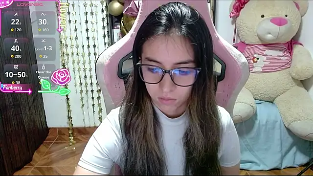 Snapshot of Maggie_Fox3 chatting on 10-18-25, 02:14 Maggie Fox3 online show from 10-18-25, 02:14