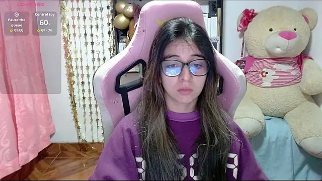 Snapshot of Maggie_Fox3 chatting on 10-21-25, 01:28 Maggie Fox3 online show from 10-21-25, 01:28