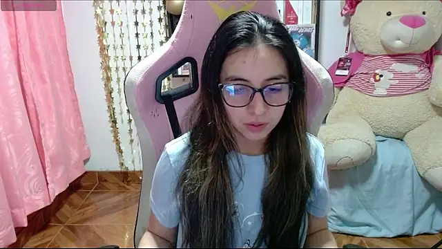 Snapshot of Maggie_Fox3 chatting on 10-23-25, 02:11 Maggie Fox3 online show from 10-23-25, 02:11