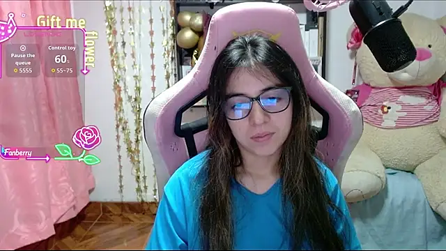 Snapshot of Maggie_Fox3 chatting on 10-26-25, 12:49 Maggie Fox3 online show from 10-26-25, 12:49