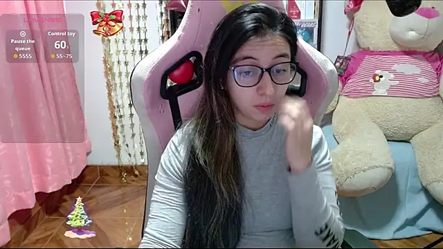 Snapshot of Maggie_Fox3 chatting on 11-20-25, 03:28 Maggie Fox3 online show from 11-20-25, 03:28