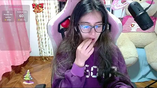 Snapshot of Maggie_Fox3 chatting on 11-22-25, 12:31 Maggie Fox3 online show from 11-22-25, 12:31