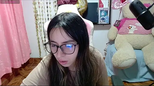 Snapshot of Maggie_Fox3 chatting on 11-25-25, 01:38 Maggie Fox3 online show from 11-25-25, 01:38